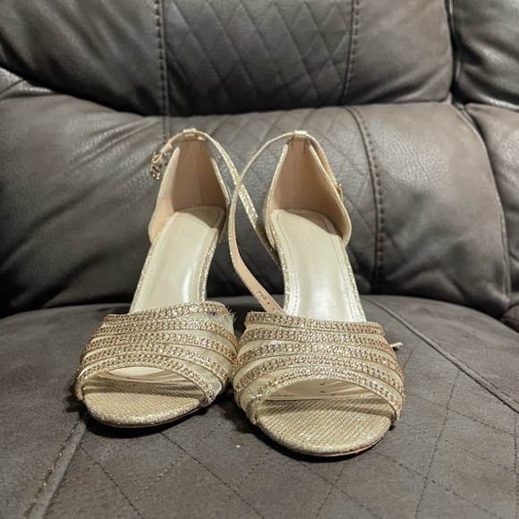 Gold and sparkly David’s bridal small heel - Picture 1 of 3